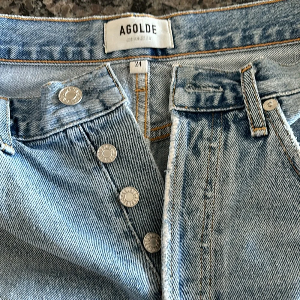 AGOLDE Dee distressed ripped denim jean shorts raw hem - Picture 3 of 7